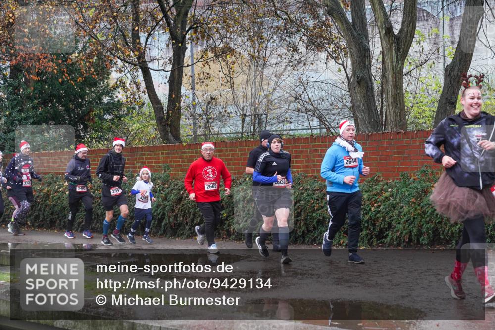 07.12.2025 - St. Pauli X-Mass-Run No. 15 Michael Burmester http://msf.ph/oto/9429134 07.12.2025 11:22:45 Laufen 3378, 3403, 2941, 3259, 2669, 930, 2644 meine-sportfotos.de