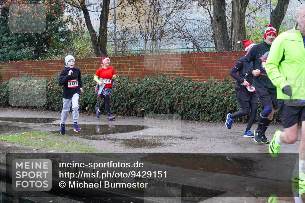 07.12.2025 - St. Pauli X-Mass-Run No. 15 Michael Burmester http://msf.ph/oto/9429151 07.12.2025 09:43:10 Laufen 3187, 1119, 956 meine-sportfotos.de