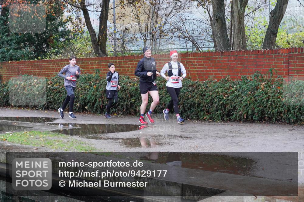 07.12.2025 - St. Pauli X-Mass-Run No. 15 Michael Burmester http://msf.ph/oto/9429177 07.12.2025 09:43:31 Laufen 3311, 3334, 2510 meine-sportfotos.de