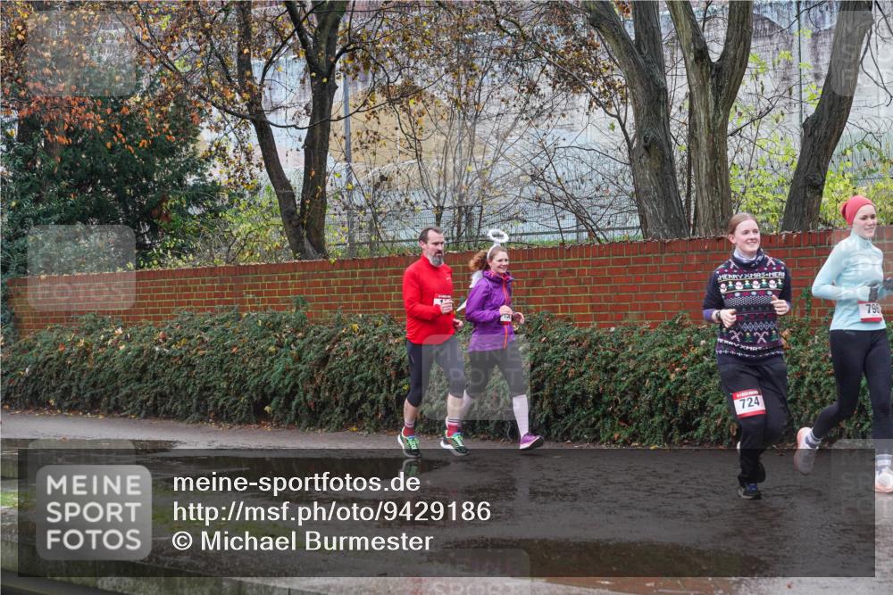 07.12.2025 - St. Pauli X-Mass-Run No. 15 Michael Burmester http://msf.ph/oto/9429186 07.12.2025 11:23:25 Laufen 724, 796 meine-sportfotos.de