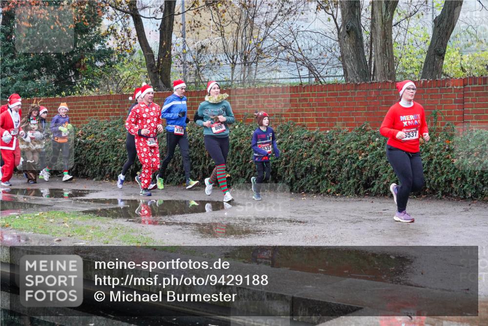 07.12.2025 - St. Pauli X-Mass-Run No. 15 Michael Burmester http://msf.ph/oto/9429188 07.12.2025 09:43:37 Laufen 318, 800, 535, 232, 3537 meine-sportfotos.de