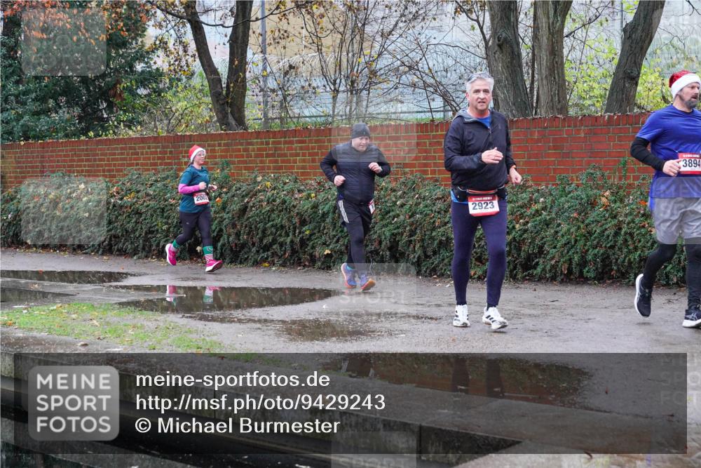 07.12.2025 - St. Pauli X-Mass-Run No. 15 Michael Burmester http://msf.ph/oto/9429243 07.12.2025 09:44:10 Laufen 2002, 2923, 3894 meine-sportfotos.de