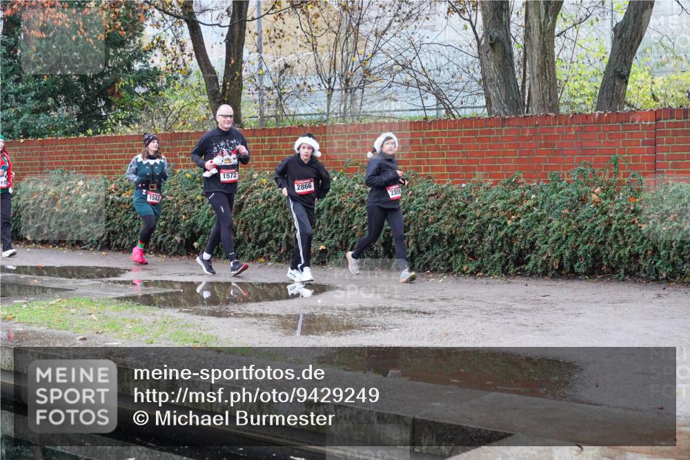 07.12.2025 - St. Pauli X-Mass-Run No. 15 Michael Burmester http://msf.ph/oto/9429249 07.12.2025 09:44:14 Laufen 1543, 1572, 2866, 2856, 582 meine-sportfotos.de
