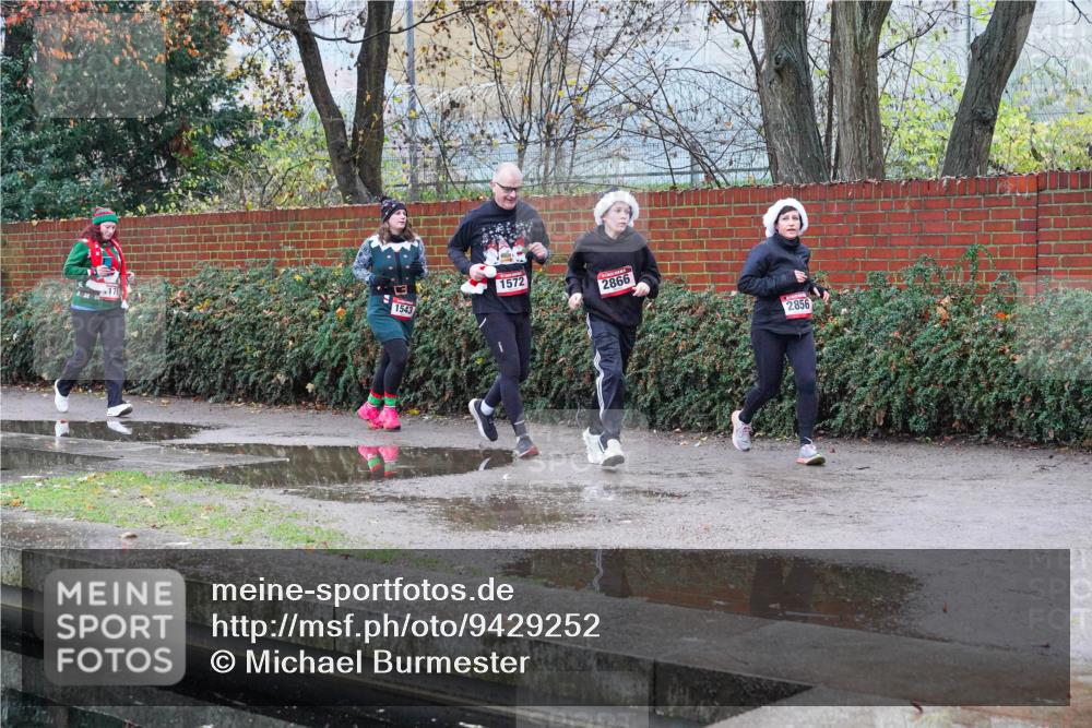 07.12.2025 - St. Pauli X-Mass-Run No. 15 Michael Burmester http://msf.ph/oto/9429252 07.12.2025 09:44:15 Laufen 1543, 1572, 2866, 2856 meine-sportfotos.de