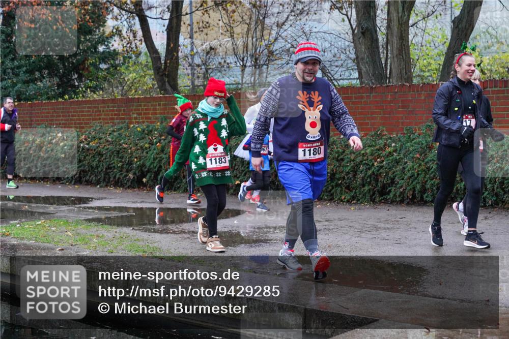 07.12.2025 - St. Pauli X-Mass-Run No. 15 Michael Burmester http://msf.ph/oto/9429285 07.12.2025 09:44:29 Laufen 1183, 1180, 17 meine-sportfotos.de