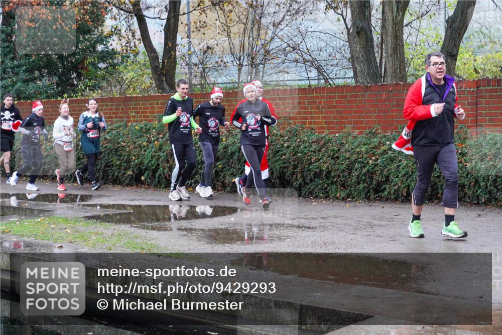 07.12.2025 - St. Pauli X-Mass-Run No. 15 Michael Burmester http://msf.ph/oto/9429293 07.12.2025 09:44:34 Laufen 3245, 4556, 4559, 36 meine-sportfotos.de