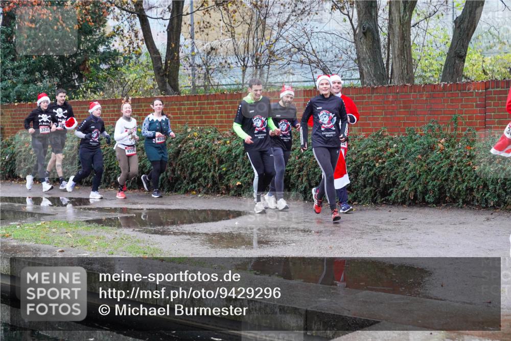 07.12.2025 - St. Pauli X-Mass-Run No. 15 Michael Burmester http://msf.ph/oto/9429296 07.12.2025 09:44:34 Laufen 3246, 4559, 4556 meine-sportfotos.de