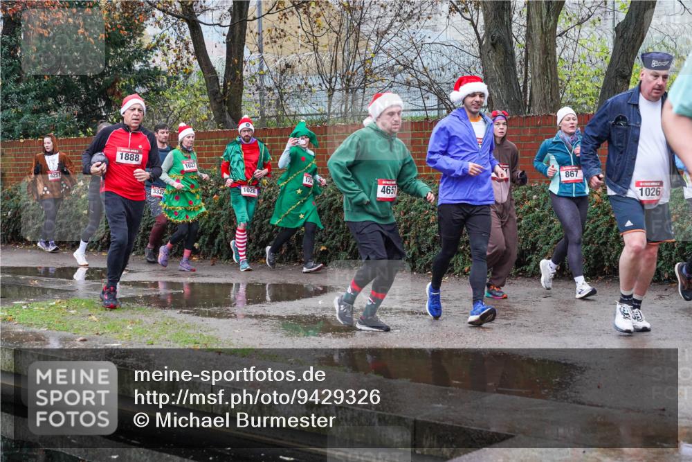 07.12.2025 - St. Pauli X-Mass-Run No. 15 Michael Burmester http://msf.ph/oto/9429326 07.12.2025 09:44:54 Laufen 1888, 4251, 3332, 1027, 1028, 867, 1300, 4657, 1026 meine-sportfotos.de