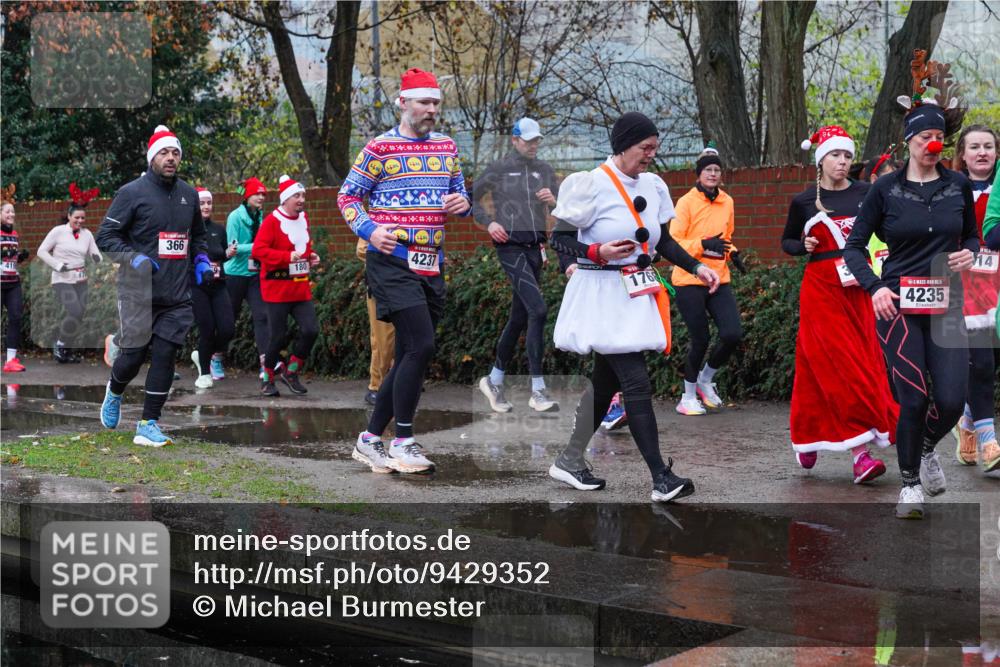 07.12.2025 - St. Pauli X-Mass-Run No. 15 Michael Burmester http://msf.ph/oto/9429352 07.12.2025 09:45:05 Laufen 366, 180, 4237, 176, 4235, 14 meine-sportfotos.de