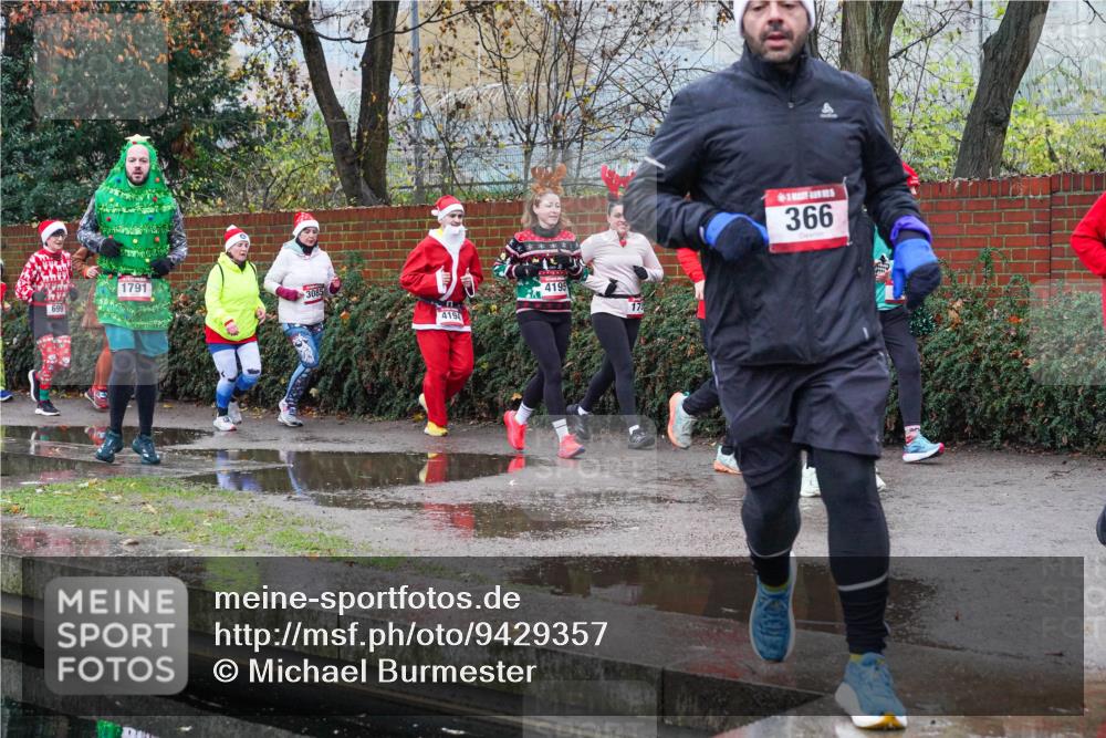 07.12.2025 - St. Pauli X-Mass-Run No. 15 Michael Burmester http://msf.ph/oto/9429357 07.12.2025 09:45:08 Laufen 1791, 3085, 699, 4194, 4195, 17, 366 meine-sportfotos.de