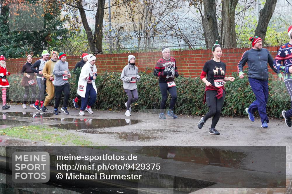 07.12.2025 - St. Pauli X-Mass-Run No. 15 Michael Burmester http://msf.ph/oto/9429375 07.12.2025 09:45:15 Laufen 3196, 4658, 664, 512, 1243 meine-sportfotos.de