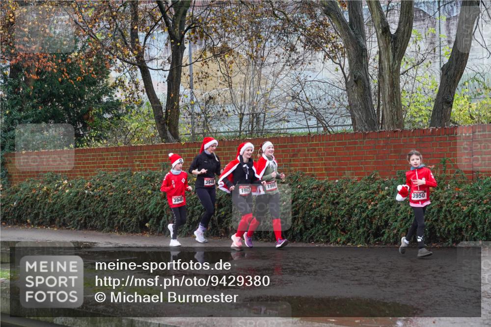 07.12.2025 - St. Pauli X-Mass-Run No. 15 Michael Burmester http://msf.ph/oto/9429380 07.12.2025 11:25:27 Laufen 3948, 3949, 1967, 1966, 3950 meine-sportfotos.de