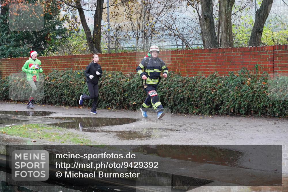 07.12.2025 - St. Pauli X-Mass-Run No. 15 Michael Burmester http://msf.ph/oto/9429392 07.12.2025 09:45:25 Laufen 3756 meine-sportfotos.de