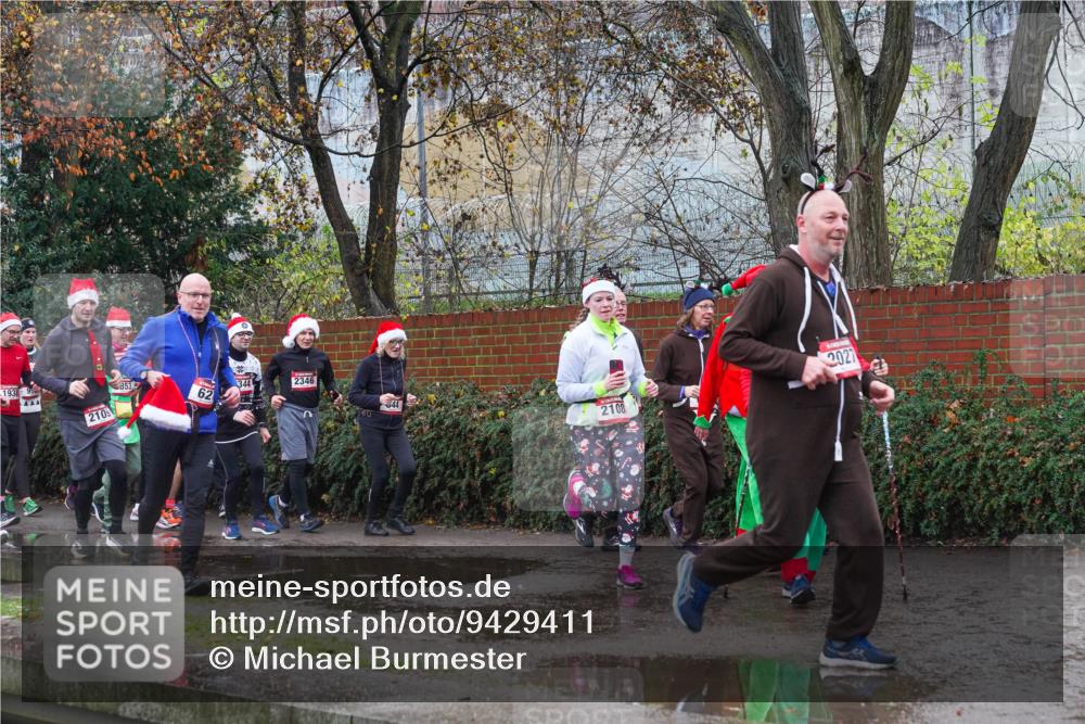 07.12.2025 - St. Pauli X-Mass-Run No. 15 Michael Burmester http://msf.ph/oto/9429411 07.12.2025 11:25:52 Laufen 1938, 9, 853, 62, 344, 2346, 44, 2027, 2108 meine-sportfotos.de