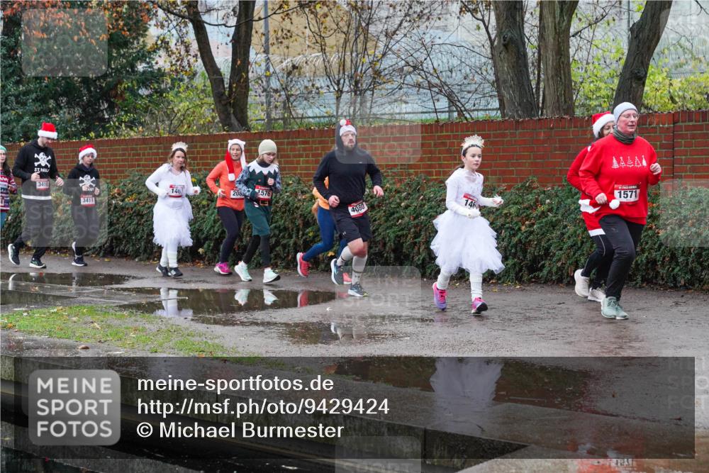 07.12.2025 - St. Pauli X-Mass-Run No. 15 Michael Burmester http://msf.ph/oto/9429424 07.12.2025 09:45:39 Laufen 3410, 3411, 146, 208, 1576, 4080, 146, 1571, 4231 meine-sportfotos.de