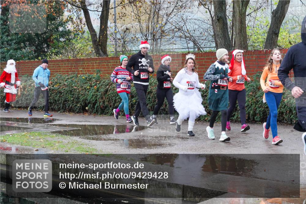 07.12.2025 - St. Pauli X-Mass-Run No. 15 Michael Burmester http://msf.ph/oto/9429428 07.12.2025 09:45:42 Laufen 1150, 1946, 3410, 1576, 2083, 3411, 146 meine-sportfotos.de