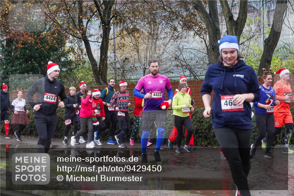 07.12.2025 - St. Pauli X-Mass-Run No. 15 Michael Burmester http://msf.ph/oto/9429450 07.12.2025 11:26:06 Laufen 2445, 4424, 59, 4480, 262, 1927, 4423, 3583, 46, 2871 meine-sportfotos.de