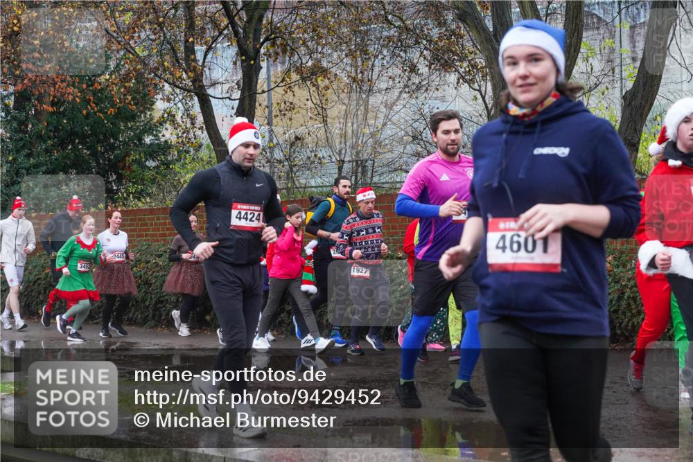 07.12.2025 - St. Pauli X-Mass-Run No. 15 Michael Burmester http://msf.ph/oto/9429452 07.12.2025 11:26:07 Laufen 3452, 2445, 4424, 1927, 4601 meine-sportfotos.de