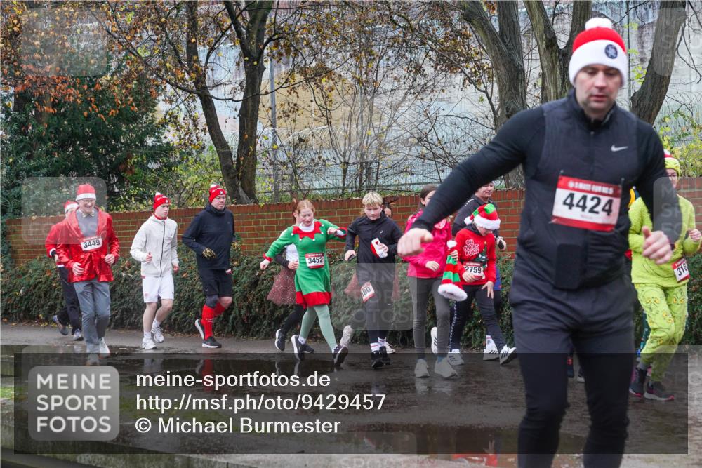 07.12.2025 - St. Pauli X-Mass-Run No. 15 Michael Burmester http://msf.ph/oto/9429457 07.12.2025 11:26:09 Laufen 3449, 3452, 80, 2759, 4424, 318 meine-sportfotos.de