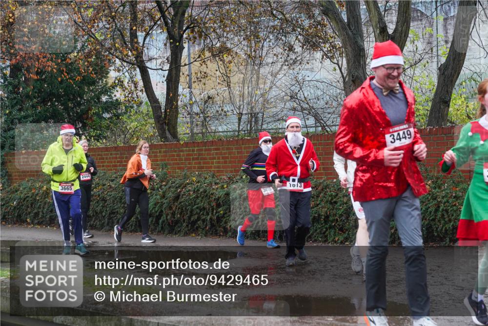 07.12.2025 - St. Pauli X-Mass-Run No. 15 Michael Burmester http://msf.ph/oto/9429465 07.12.2025 11:26:13 Laufen 3665, 2444, 36, 1013, 3449 meine-sportfotos.de