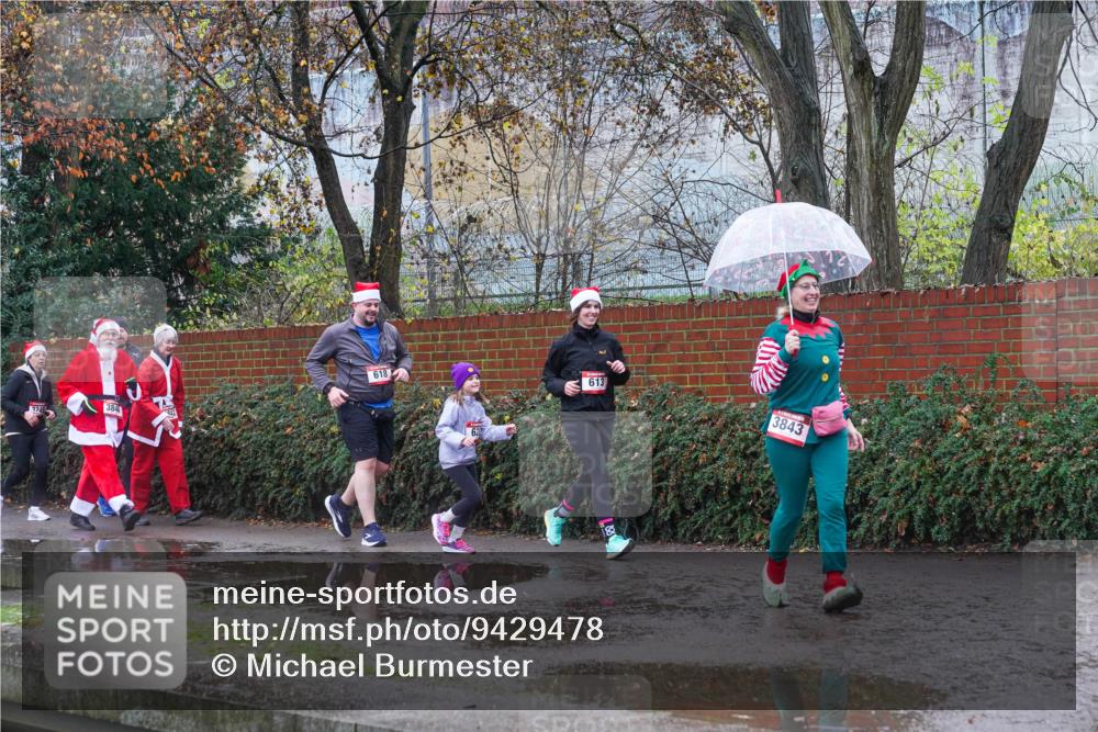 07.12.2025 - St. Pauli X-Mass-Run No. 15 Michael Burmester http://msf.ph/oto/9429478 07.12.2025 11:26:31 Laufen 618, 62, 613, 3843 meine-sportfotos.de