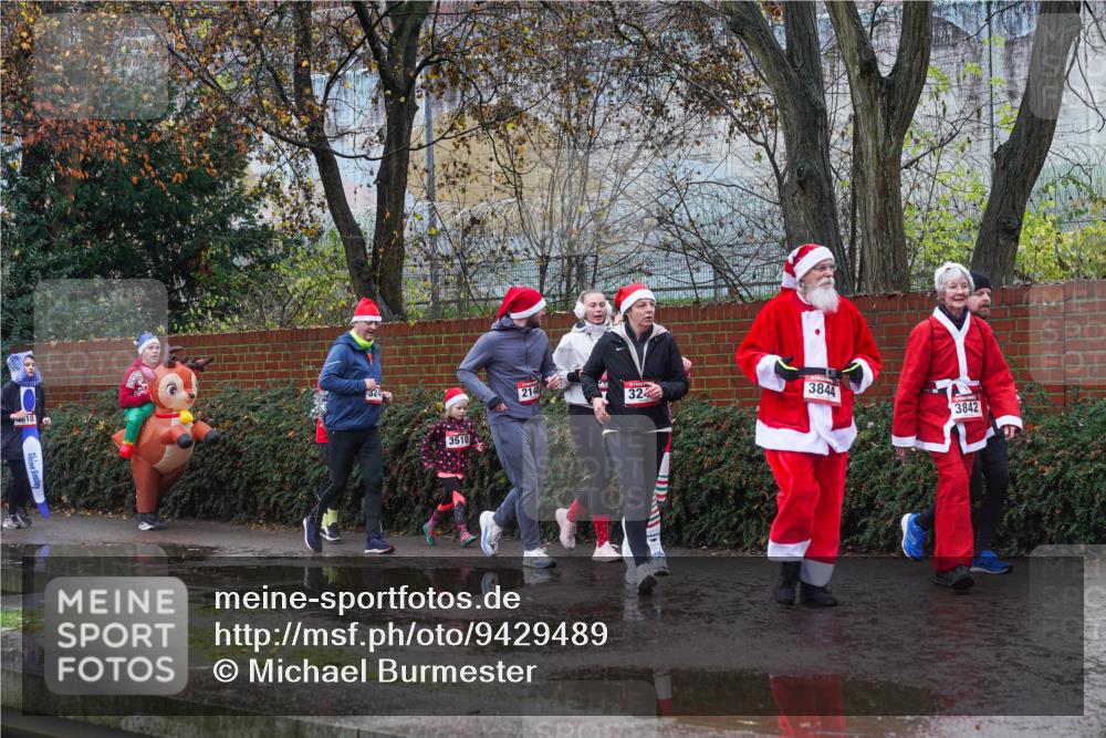 07.12.2025 - St. Pauli X-Mass-Run No. 15 Michael Burmester http://msf.ph/oto/9429489 07.12.2025 11:26:36 Laufen 5, 32, 3842 meine-sportfotos.de