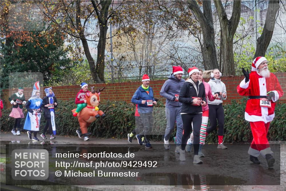 07.12.2025 - St. Pauli X-Mass-Run No. 15 Michael Burmester http://msf.ph/oto/9429492 07.12.2025 11:26:37 Laufen 3247, 3844 meine-sportfotos.de