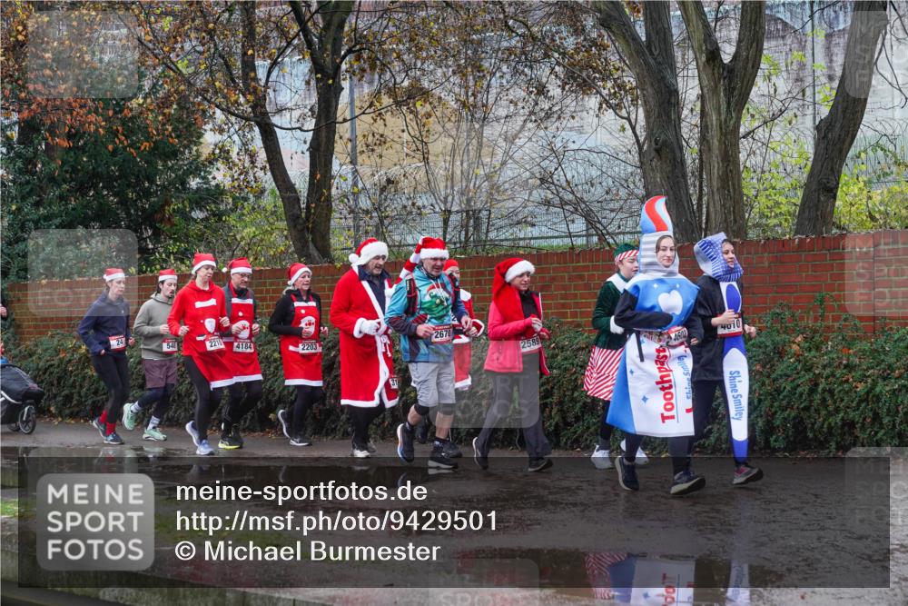 07.12.2025 - St. Pauli X-Mass-Run No. 15 Michael Burmester http://msf.ph/oto/9429501 07.12.2025 11:26:41 Laufen 4184, 2203, 4010 meine-sportfotos.de