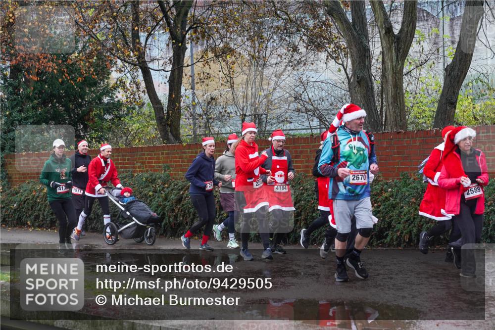 07.12.2025 - St. Pauli X-Mass-Run No. 15 Michael Burmester http://msf.ph/oto/9429505 07.12.2025 11:26:43 Laufen 413, 1911, 24, 2210, 4184, 2670, 2589 meine-sportfotos.de