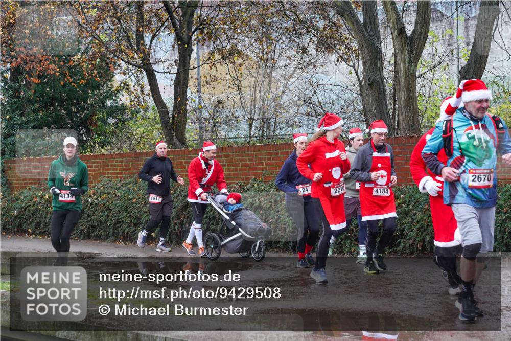 07.12.2025 - St. Pauli X-Mass-Run No. 15 Michael Burmester http://msf.ph/oto/9429508 07.12.2025 11:26:44 Laufen 4134, 1911, 24, 2210, 5, 2670, 4184 meine-sportfotos.de
