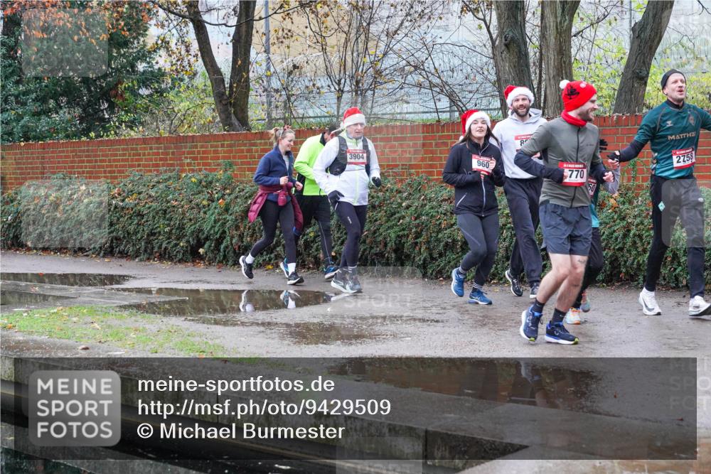 07.12.2025 - St. Pauli X-Mass-Run No. 15 Michael Burmester http://msf.ph/oto/9429509 07.12.2025 09:46:22 Laufen 3904, 960, 8, 2758, 770 meine-sportfotos.de
