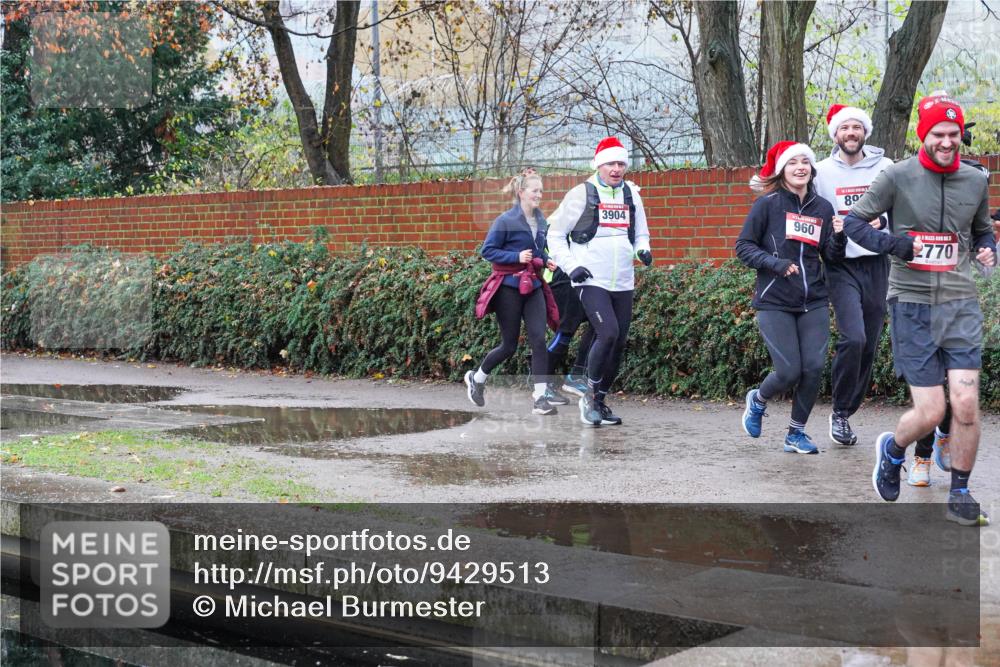 07.12.2025 - St. Pauli X-Mass-Run No. 15 Michael Burmester http://msf.ph/oto/9429513 07.12.2025 09:46:23 Laufen 3904, 960, 89, 2770 meine-sportfotos.de