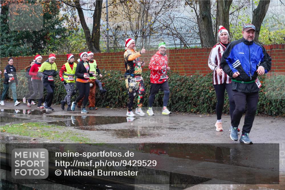 07.12.2025 - St. Pauli X-Mass-Run No. 15 Michael Burmester http://msf.ph/oto/9429529 07.12.2025 09:46:44 Laufen 2618, 2617, 322, 3874 meine-sportfotos.de