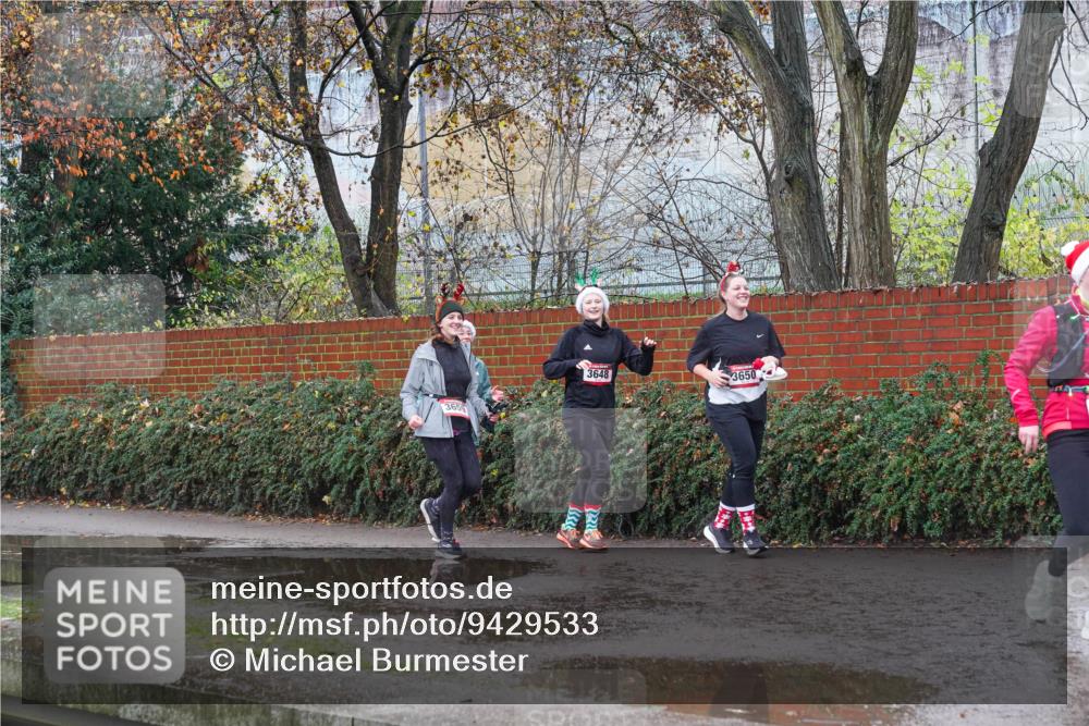 07.12.2025 - St. Pauli X-Mass-Run No. 15 Michael Burmester http://msf.ph/oto/9429533 07.12.2025 11:27:13 Laufen 3659, 3648, 3650 meine-sportfotos.de