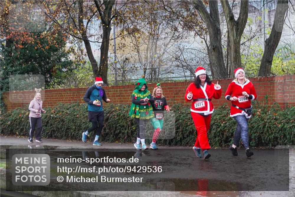 07.12.2025 - St. Pauli X-Mass-Run No. 15 Michael Burmester http://msf.ph/oto/9429536 07.12.2025 11:27:19 Laufen 3355, 3322, 2077, 2094 meine-sportfotos.de