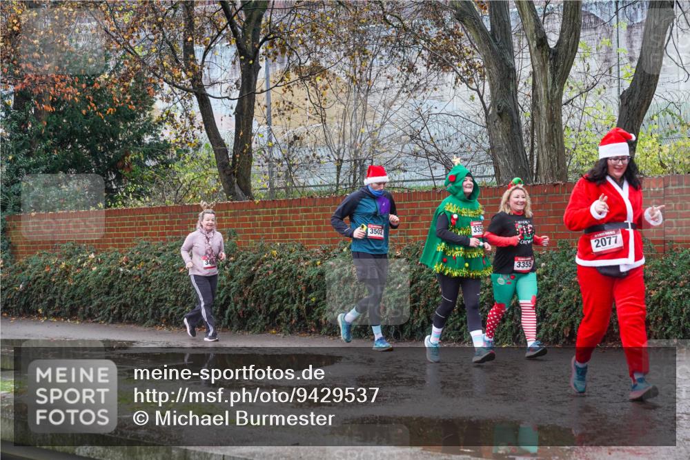 07.12.2025 - St. Pauli X-Mass-Run No. 15 Michael Burmester http://msf.ph/oto/9429537 07.12.2025 11:27:20 Laufen 335, 3502, 3355, 2077 meine-sportfotos.de