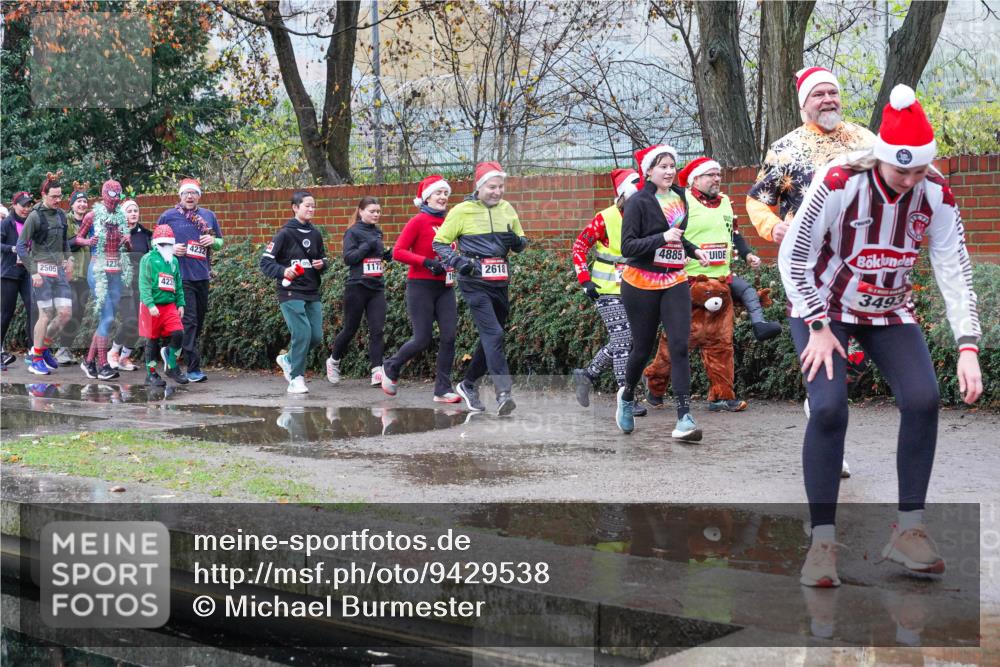 07.12.2025 - St. Pauli X-Mass-Run No. 15 Michael Burmester http://msf.ph/oto/9429538 07.12.2025 09:46:46 Laufen 2505, 423, 423, 4885, 4232, 1172, 2618, 3493 meine-sportfotos.de