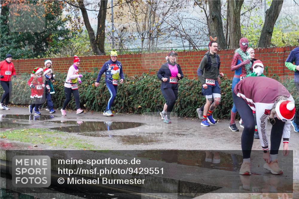 07.12.2025 - St. Pauli X-Mass-Run No. 15 Michael Burmester http://msf.ph/oto/9429551 07.12.2025 09:46:51 Laufen 3212, 254, 436, 2545, 2502, 2505 meine-sportfotos.de
