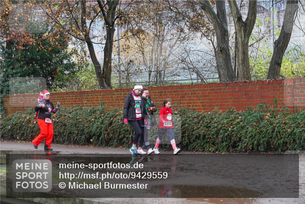 07.12.2025 - St. Pauli X-Mass-Run No. 15 Michael Burmester http://msf.ph/oto/9429559 07.12.2025 11:28:08 Laufen 3021, 1930, 2374 meine-sportfotos.de