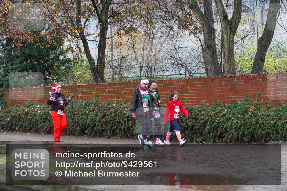 07.12.2025 - St. Pauli X-Mass-Run No. 15 Michael Burmester http://msf.ph/oto/9429561 07.12.2025 11:28:09 Laufen 3021, 1930, 2374 meine-sportfotos.de