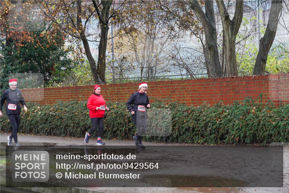 07.12.2025 - St. Pauli X-Mass-Run No. 15 Michael Burmester http://msf.ph/oto/9429564 07.12.2025 11:28:17 Laufen 2826, 2824, 2825 meine-sportfotos.de