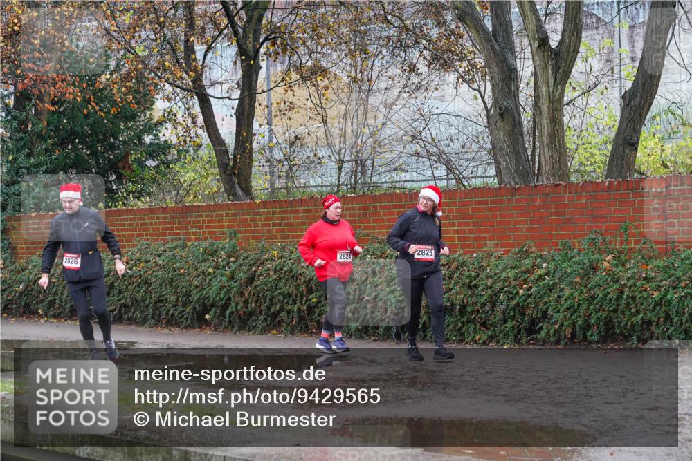 07.12.2025 - St. Pauli X-Mass-Run No. 15 Michael Burmester http://msf.ph/oto/9429565 07.12.2025 11:28:18 Laufen 2826, 2824, 2825 meine-sportfotos.de