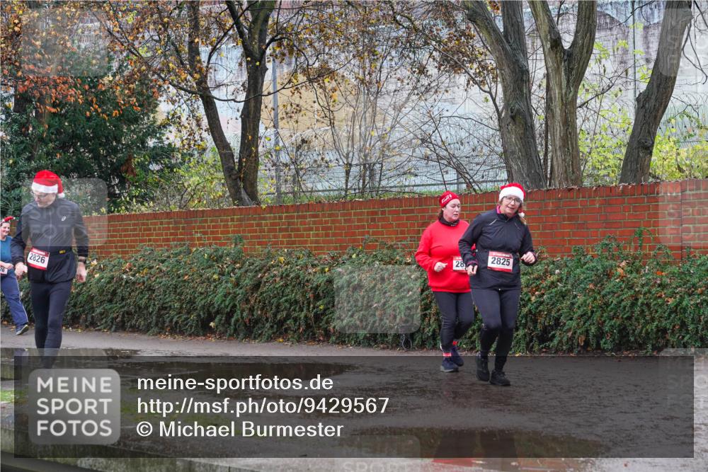 07.12.2025 - St. Pauli X-Mass-Run No. 15 Michael Burmester http://msf.ph/oto/9429567 07.12.2025 11:28:19 Laufen 26, 2826, 28, 2825 meine-sportfotos.de