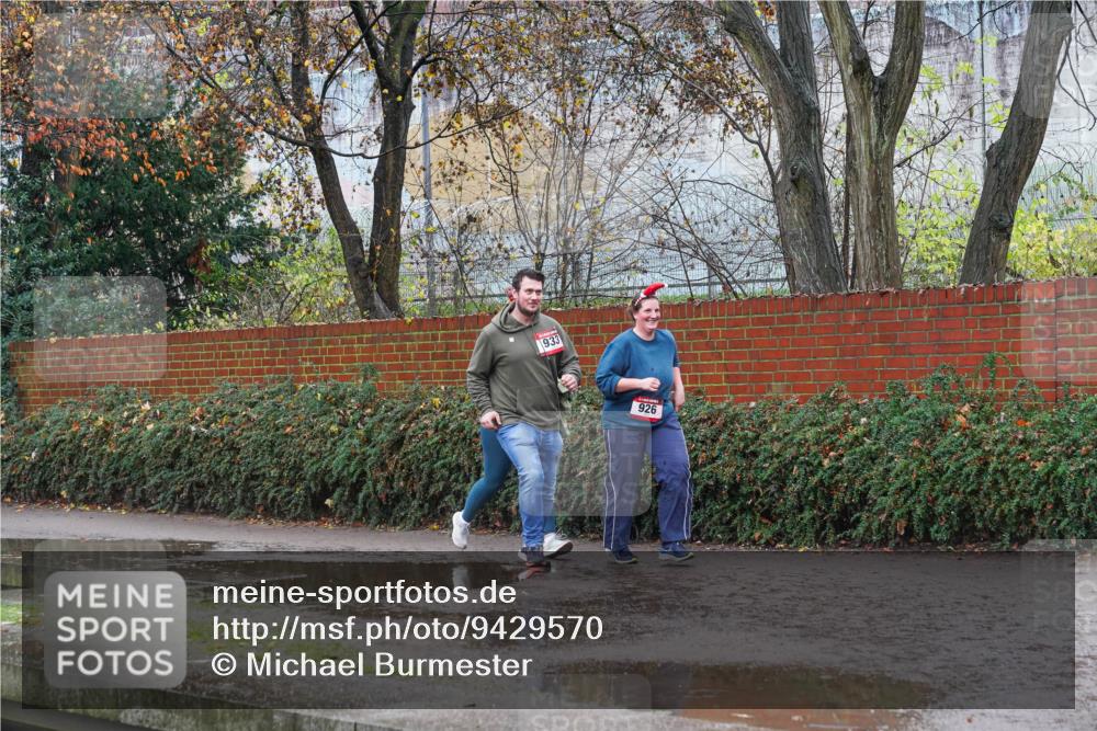07.12.2025 - St. Pauli X-Mass-Run No. 15 Michael Burmester http://msf.ph/oto/9429570 07.12.2025 11:28:23 Laufen 933, 926 meine-sportfotos.de