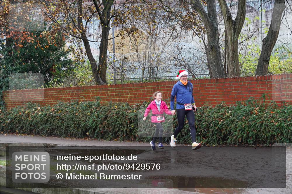 07.12.2025 - St. Pauli X-Mass-Run No. 15 Michael Burmester http://msf.ph/oto/9429576 07.12.2025 11:28:50 Laufen 2629, 2625 meine-sportfotos.de