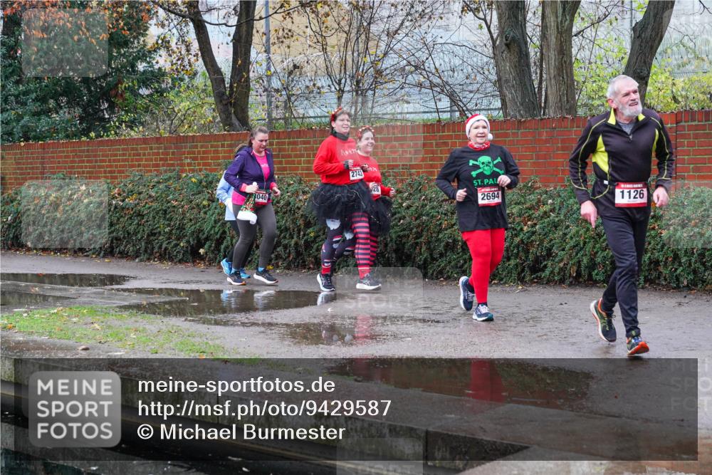 07.12.2025 - St. Pauli X-Mass-Run No. 15 Michael Burmester http://msf.ph/oto/9429587 07.12.2025 09:47:23 Laufen 71, 040, 2743, 28, 2694, 1126 meine-sportfotos.de
