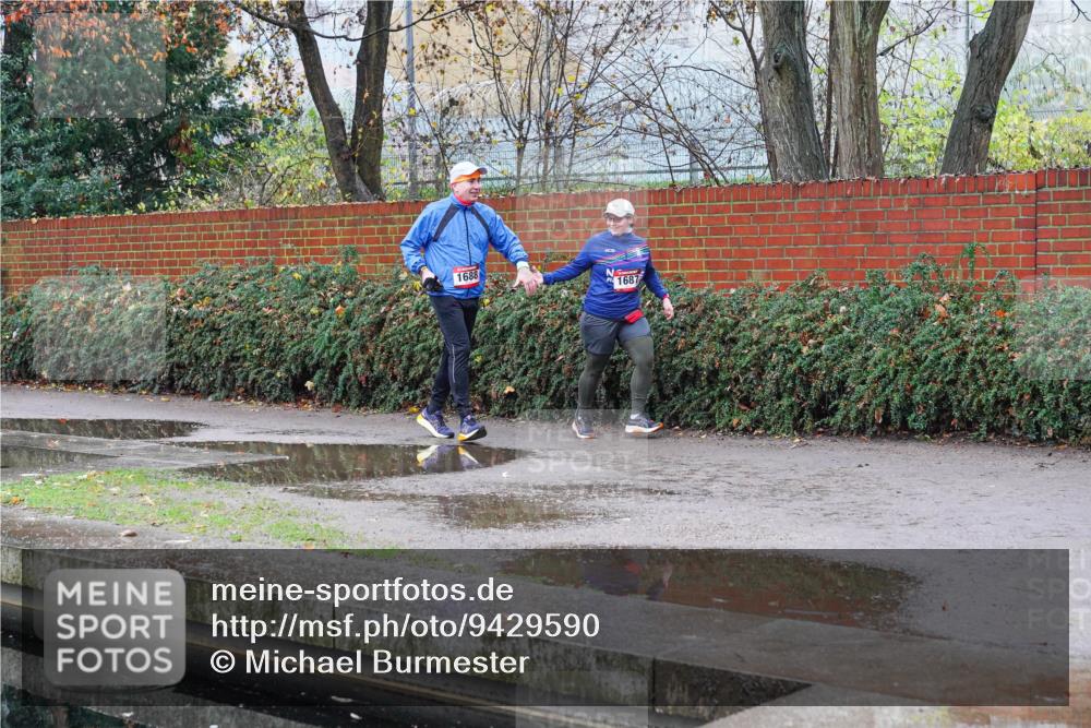 07.12.2025 - St. Pauli X-Mass-Run No. 15 Michael Burmester http://msf.ph/oto/9429590 07.12.2025 09:47:34 Laufen 1688, 1687 meine-sportfotos.de