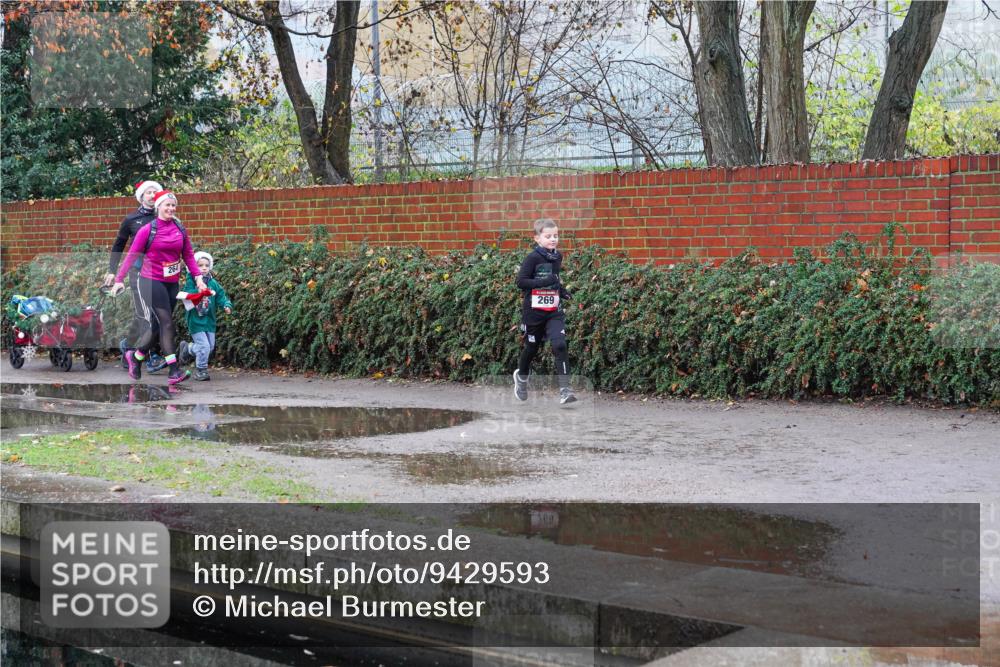 07.12.2025 - St. Pauli X-Mass-Run No. 15 Michael Burmester http://msf.ph/oto/9429593 07.12.2025 09:47:42 Laufen 264, 269 meine-sportfotos.de