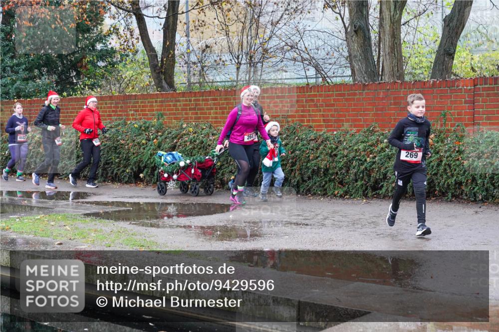 07.12.2025 - St. Pauli X-Mass-Run No. 15 Michael Burmester http://msf.ph/oto/9429596 07.12.2025 09:47:44 Laufen 4662, 264, 269 meine-sportfotos.de