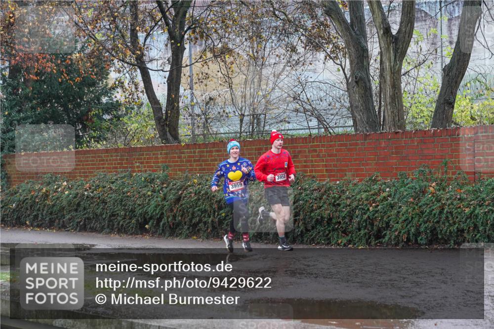 07.12.2025 - St. Pauli X-Mass-Run No. 15 Michael Burmester http://msf.ph/oto/9429622 07.12.2025 11:38:02 Laufen 3959, 3958 meine-sportfotos.de